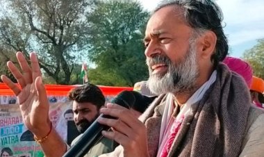 दुनिया में भारत की मान-मर्यादा भंग करने का दोष किस पर - योगेन्द्र यादव