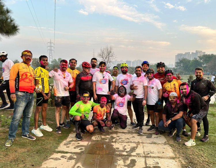 साइकिलिंग सेहत भी और होली की मस्ती भी