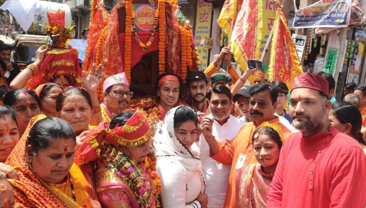 पहली बार खोड़ा मकनपुर मे निकली मॉ नन्दा देवी की डोली