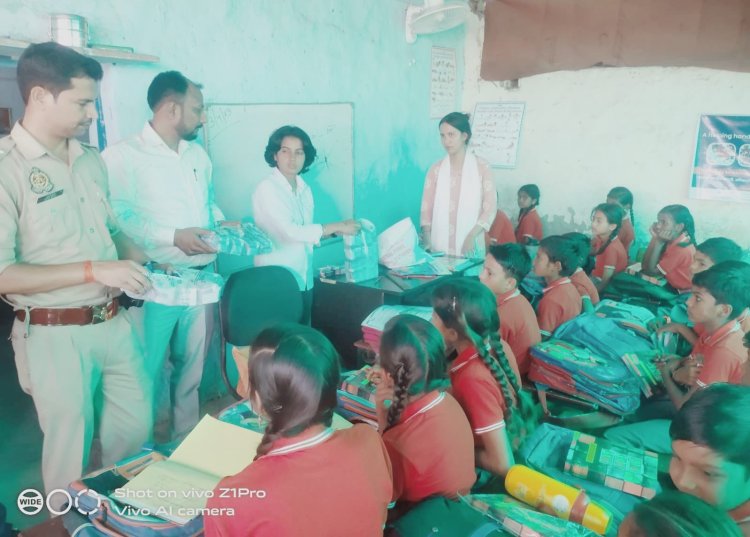 पहल संस्था ने किया जरूरतमंद बच्चों को पाठ्य सामग्री का वितरण 