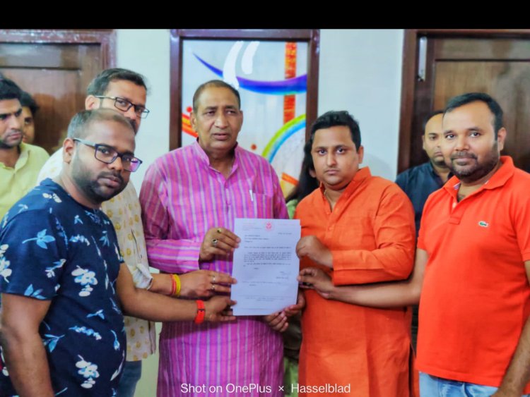 गुलशन बेलिना के निवासियों ने दादरी विधायक को फेस टू रजिस्ट्री में विलंब होने कारण सौंपा ज्ञापन