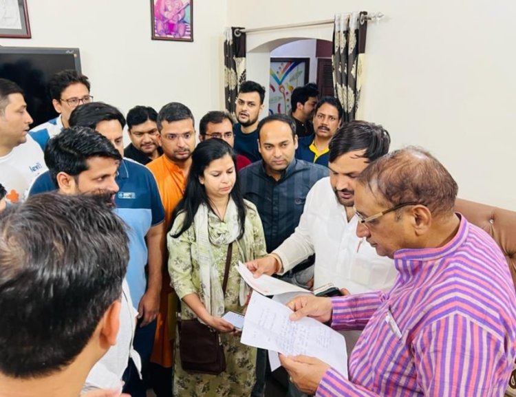 सीएचसी को फर्स्ट रेफ़रल यूनिट बनाने के संबंध में दादरी विधायक से की मुलाक़ात