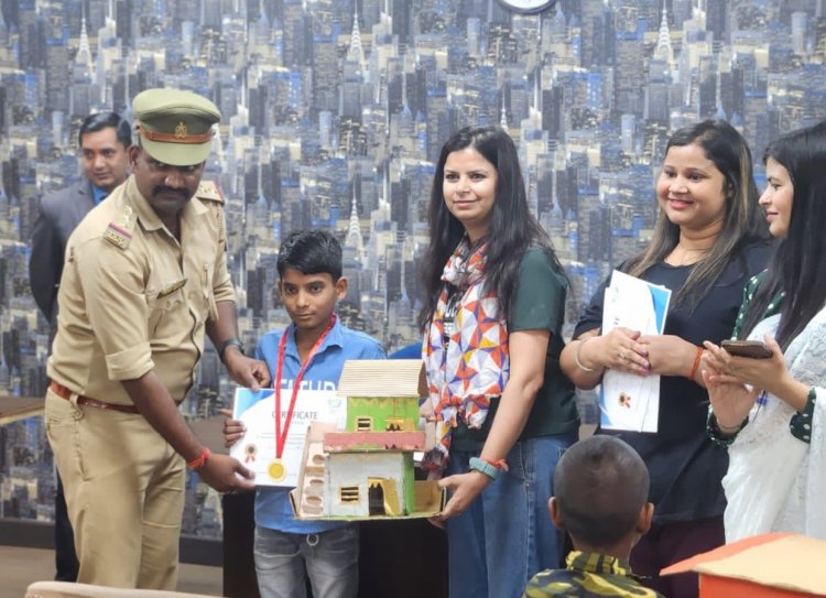 ज्ञानशाला के बच्चो ने कबाड़ के समान से प्रोजेक्ट बनाए