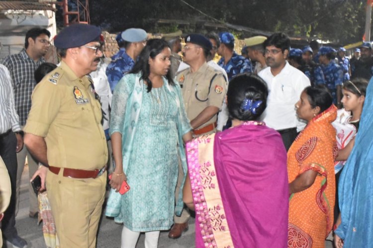 एसपी ओमवीर सिंह व डीएम आर्यका अखौरी ने किया रूट मार्च