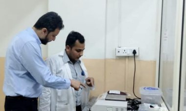 औषधि निरीक्षक ने किया ओम चैरिटेबल ब्लड सेंटर का निरीक्षण
