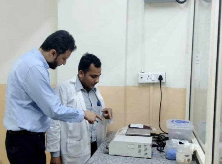 औषधि निरीक्षक ने किया ओम चैरिटेबल ब्लड सेंटर का निरीक्षण