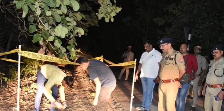 वाहन चेकिंग के दौरान बदमाशों और पुलिस में हुई मुठभेड़