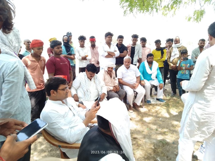 मृतिका नंदनी यादव के परिजनों से मिला सपा प्रतिनिधि मंडल