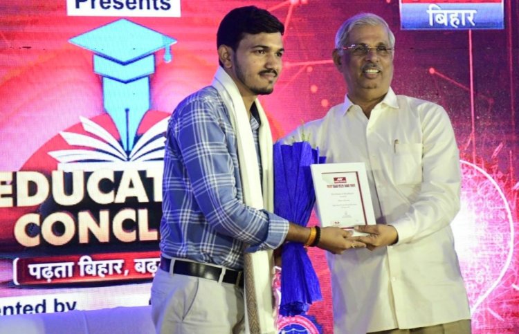 बिहार के राज्यपाल ने चैलेंजर्स ग्रुप अध्यक्ष प्रिंस शर्मा को किया सम्मानित।