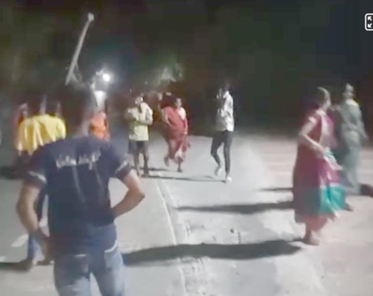 करीमुद्दीनपुर थाने पर पहुंचें ग्रामीण किया हंगामा