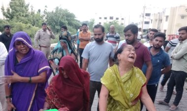 तेज रफ्तार पिक अप ने खड़े मोटर साइकिल में मारा टक्कर, हुई मौत