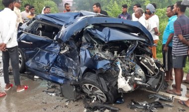 ट्रक और कार की जोरदार टक्कर में दो महिलाओं की मौत, चार घायल