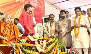 मोदी और योगी ही बनायेंगे श्री राम के सपनों का भारत - जगतगुरु रामभद्राचार्य 