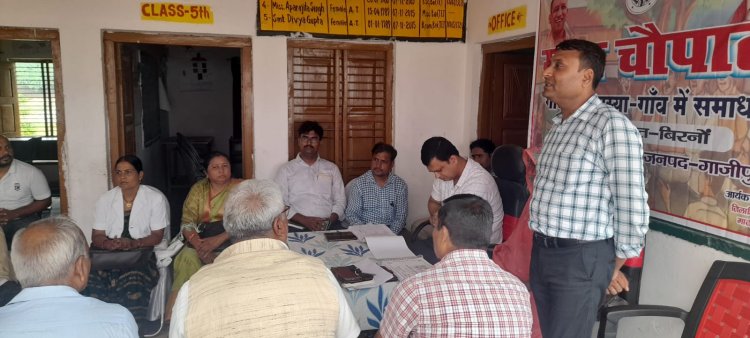 ग्राम चौपाल में नहीं पहुंचें क्षेत्रीय लेखपाल, बीडीओ ने सुना समस्या