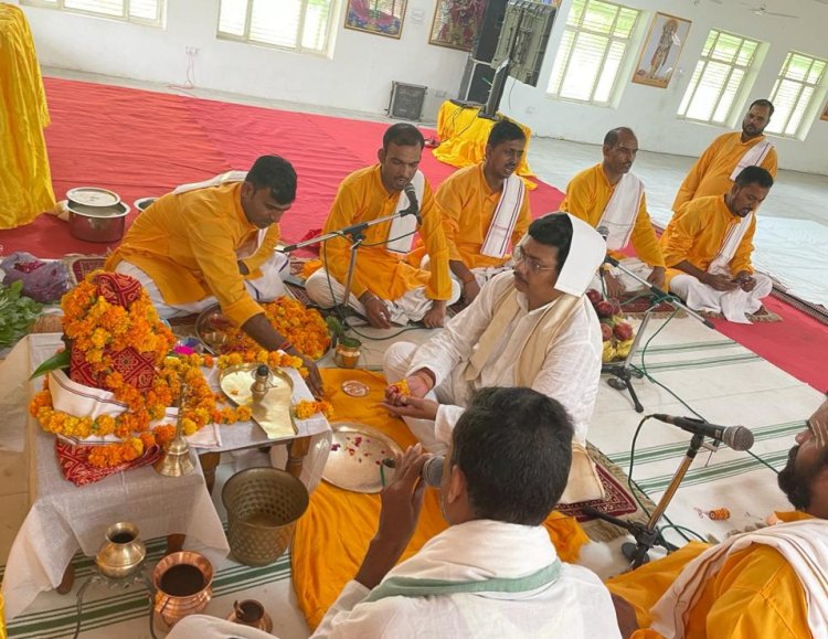 महर्षि आश्रम में वेदोक्त विधि से गुरु पूर्णिमा महोत्सव संपन्न