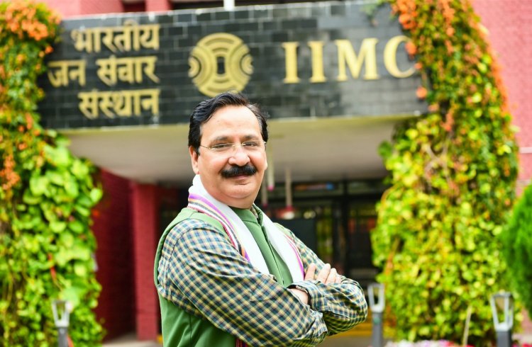 आईआईएमसी के महानिदेशक के रूप में...संजय द्विवेदी ने ज्यों की त्यों धर दीन्ही चदरिया - गिरीश पंकज