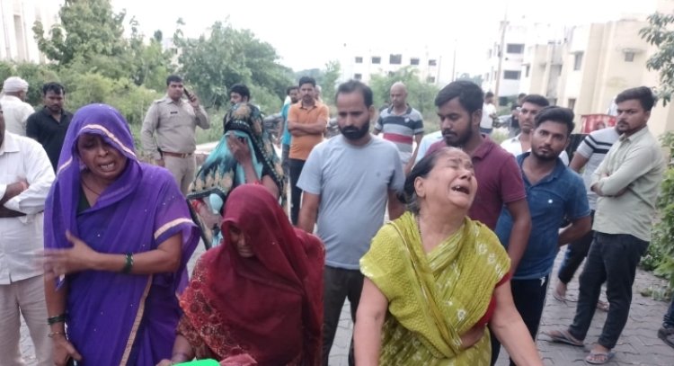 तेज रफ्तार पिक अप ने खड़े मोटर साइकिल में मारा टक्कर, हुई मौत