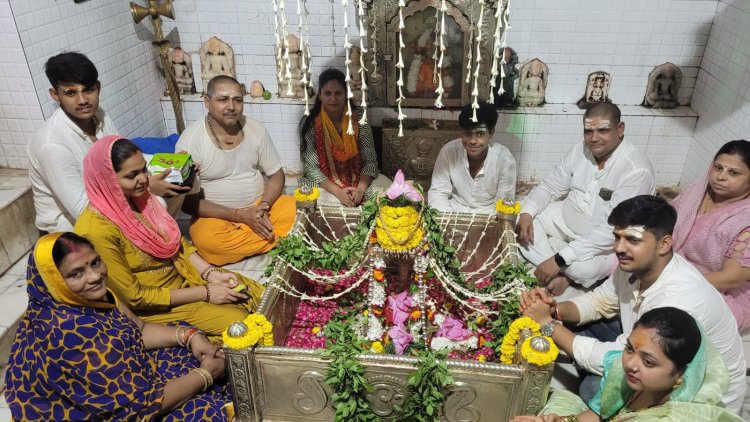सोमेश्वर महादेव मंदिर में सामूहिक रुद्राभिषेक व बाबा सोमेश्वर नाथ का किया भव्य श्रृंगार       