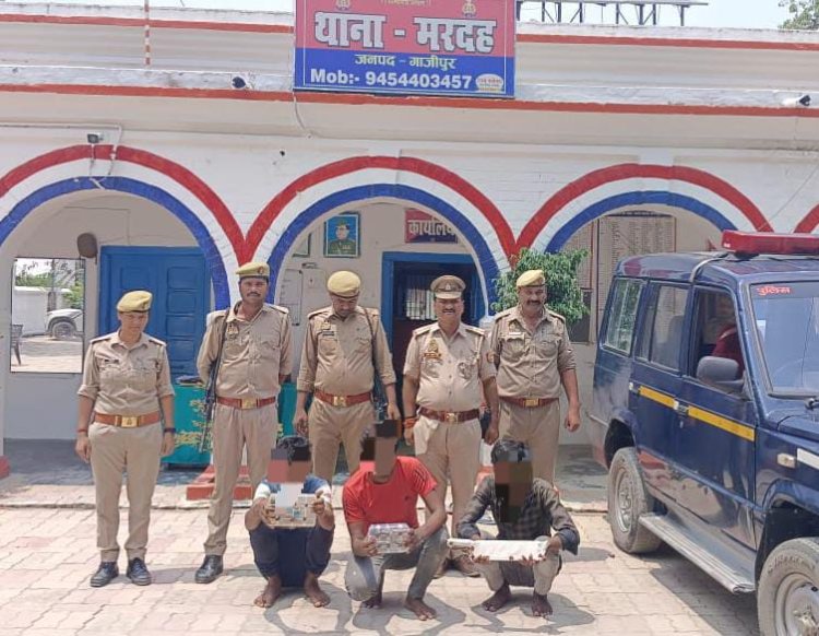 चोरी की योजना बना रहे तीन चोर अवैध तमंचा और औजार के साथ गिरफ्तार 