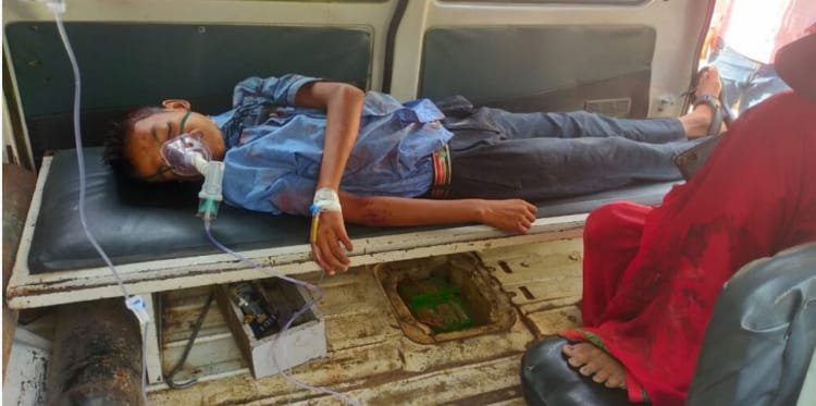  स्कूली बस और ट्रक में भिड़ंत, तीन बच्‍चे घायल- दो की हालत गंभीर