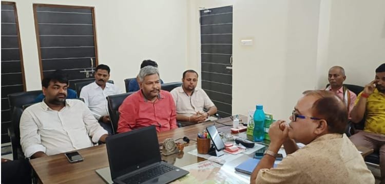 तीन माह से वेतन न मिलने पर भुखमरी के कगार पर है विद्युत मीटर रीडर