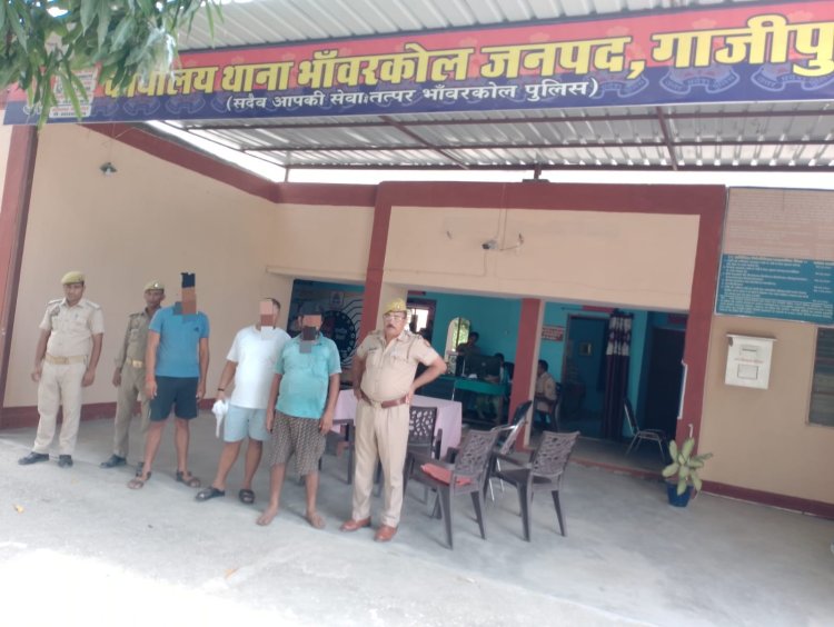 एक ट्रेलर में 14 गौ वंश के साथ तीन तस्कर गिरफ्तार 