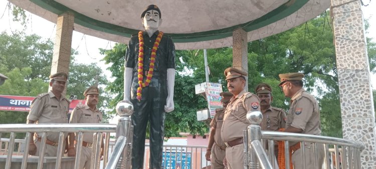 कारगिल विजय दिवस के अवसर पर कारगिल शहीद कमलेश सिंह को  थानाध्यक्ष ने किया नमन
