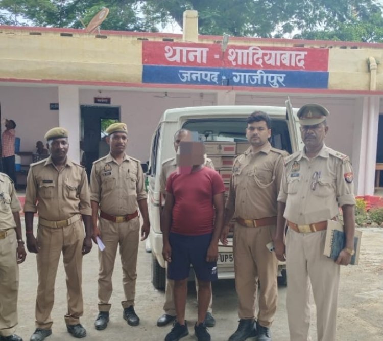 लाखों के अंग्रेजी शराब के साथ तस्कर गिरफ्तार 