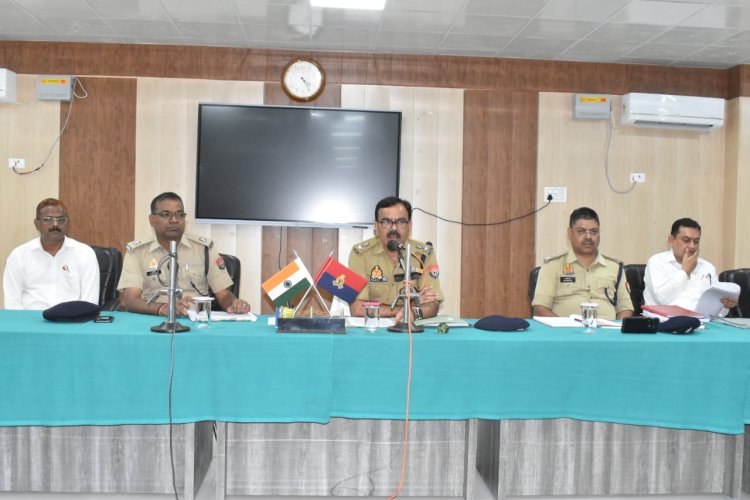 अपराध गोष्ठी में सभी थानाध्यक्षों को एस पी ने दिया दिशा निर्देश 