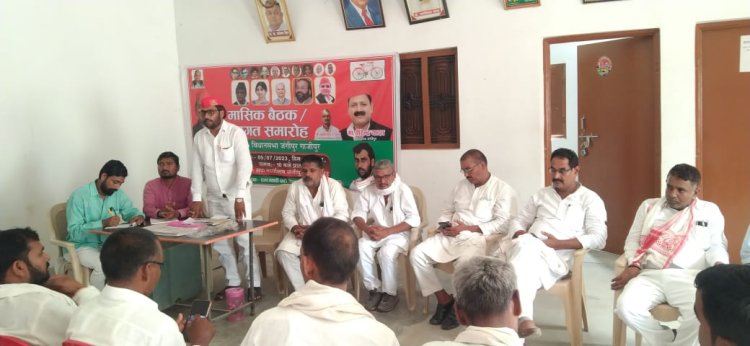 9 अगस्त को जन क्रांति दिवस की तैयारी में जुटे कार्यकर्ता - राजेंद्र यादव