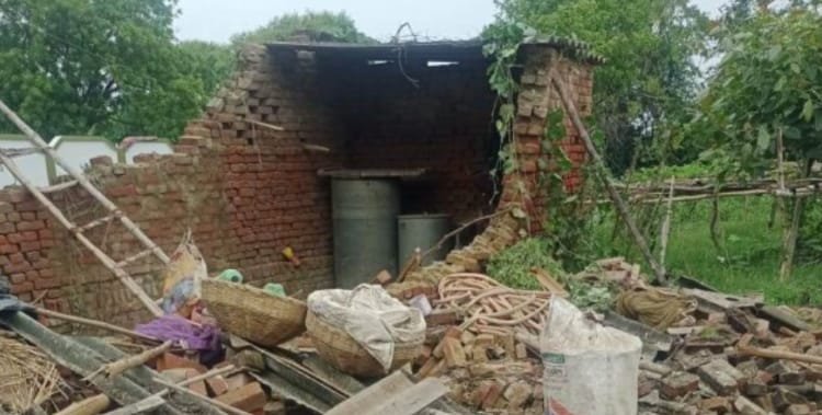 बरसात में  कच्चा मकान गिरने से तीन घायल