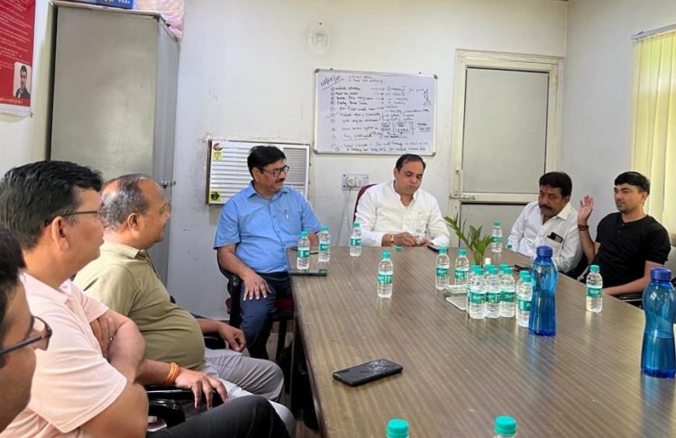 सेक्टर 82 में चाय पे चर्चा में पहुंचे फोनरवा अध्यक्ष योगेंद्र शर्मा, सुनी सेक्टर की समस्याएं