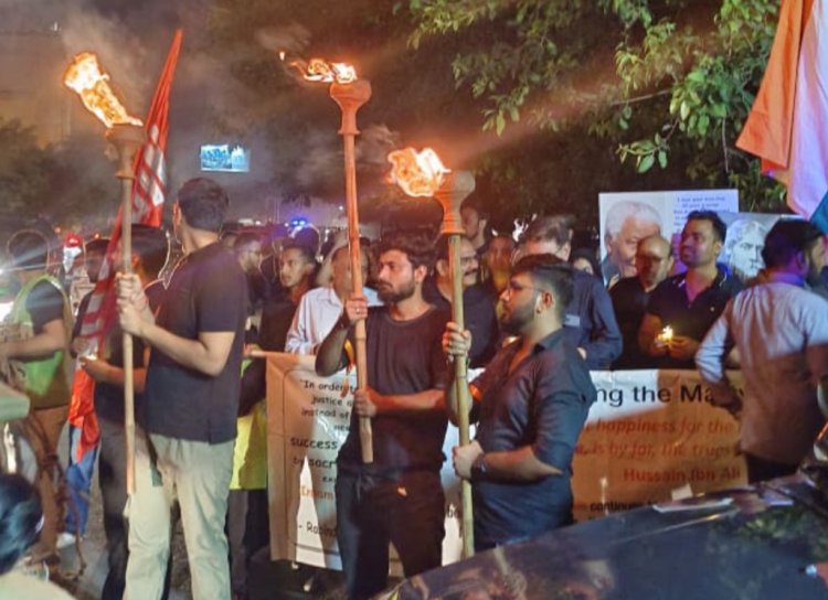 हुसैन यूथ संस्था संग सभी धर्मो के लोगो ने मिलकर निकाला कैंडल मार्च