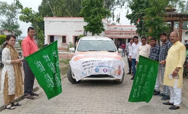 जल जीवन मिशन के प्रचार वाहन को बीडीओ और ब्लॉक प्रमुख ने दिखाया हरी झंडी 