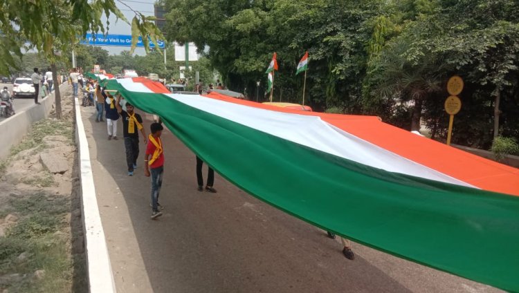 भारतीय सेन समाज ने निकाली 131 मीटर लंबी तिरंगा यात्रा , वीर शहीदों को किया याद
