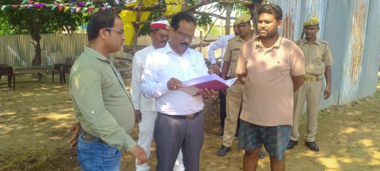 गौशाला में गंदगी देख भड़के एसडीएम ने संचालक और बीडीओ को सुनाया खरी खोटी