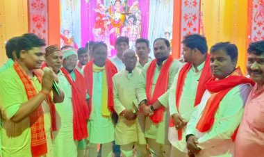 श्री दुर्गा पूजा समिति ने निकाला भव्य झांकी, जनप्रतिनिधियों का किया सम्मान