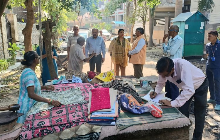 निठारी कांड केस को सुप्रीम कोर्ट में लड़ने हेतु निठारी जाकर पीड़ित परिवार से मिली डीडीआरडब्लूए की टीम