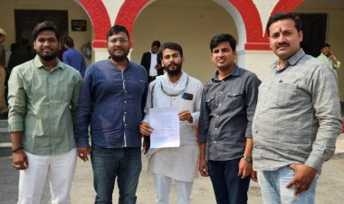 जिला अधिकारी से मिला छात्र नेताओं का प्रतिनिधि मंडल, मिला आश्वासन 