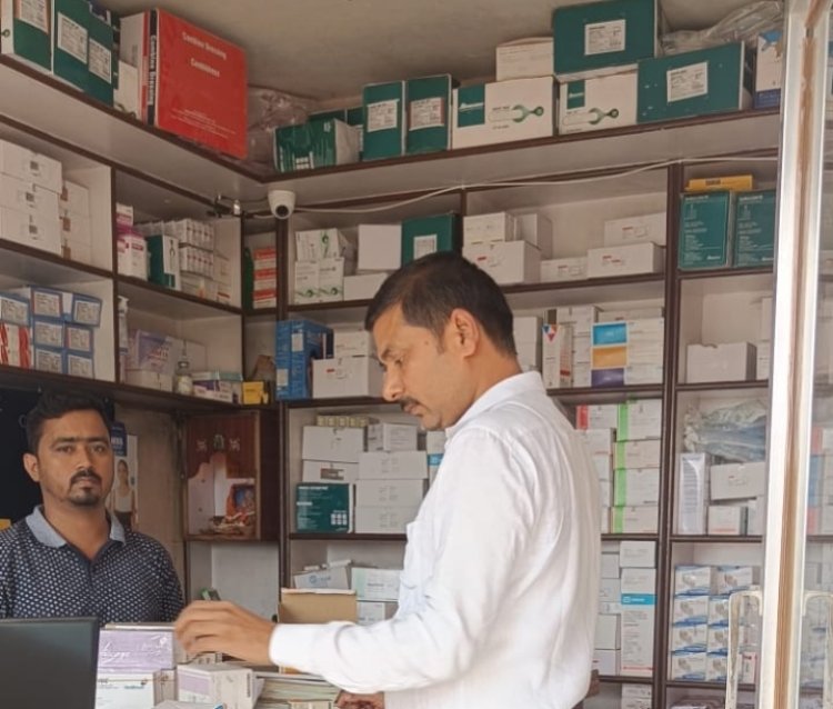 नकली और नशीली दवावों के रोकथाम के लिए हुई छापेमारी मचा भगदड़