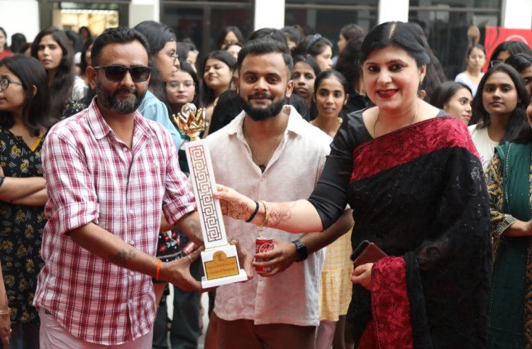 सत्यम फैशन इंस्टीट्यूट के दीपावली उत्सव मे अवि राजपूत का हुआ लाइव म्यूजिक कंसर्ट