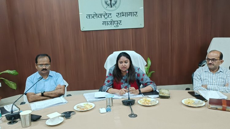 छुट्टा पशुवों से हैं परेशान, तो इस नम्बर पर फ़ोन लगाएं