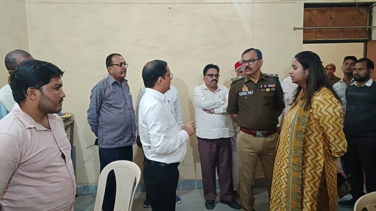 निर्वाचन कार्यों में ना बरते लापरवाही, डीएम और एसपी ने किया स्थलीय निरीक्षण 