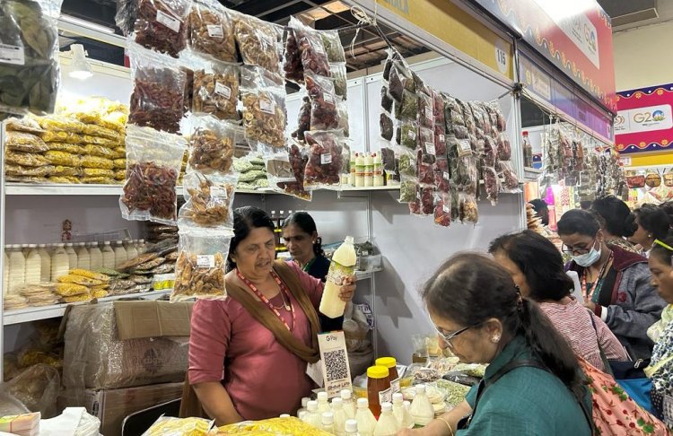 सरस मेले में साऊथ इंडिया व कर्नाटक और केरल के ट्रेडिशनल के सामानों की जमकर हो रही जमकर खरीदारी