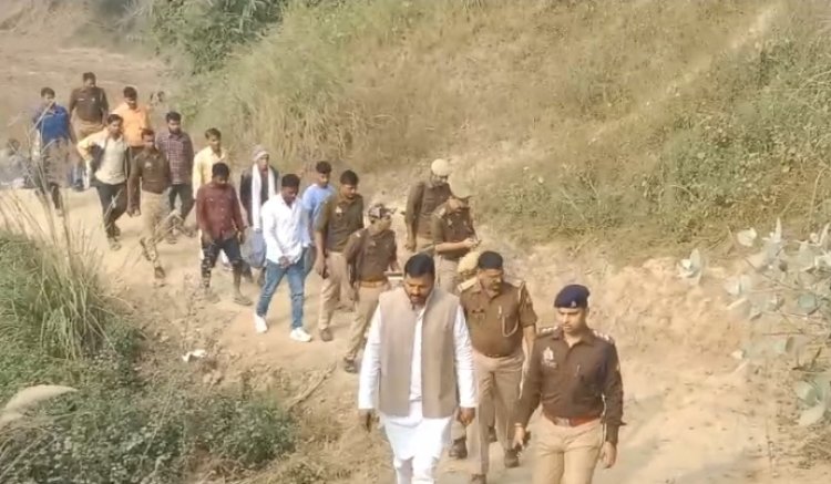 सिर कटी लाश मिलने से हड़कंप, पुलिस जांच में जुटी 