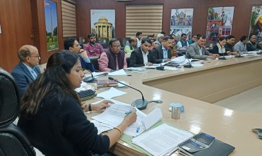 मतदाता का नाम काटने पर बरतें सावधानी - डीएम आर्यका अखौरी