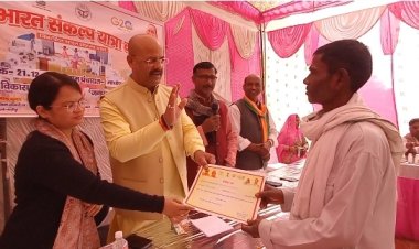 विकसित भारत संकल्प यात्रा में प्रमुख ने पंच प्रण का दिलाया शपथ