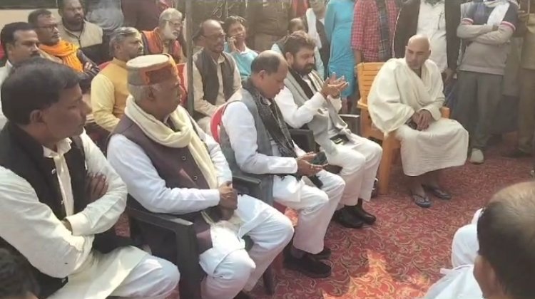 शहीद अखिलेश राय के परिजनों से मिले आयुष मंत्री दयाशंकर मिश्र दयालु