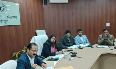 दिब्यांग शौचालय धर्मागतपुर में लापरवाही पर डीएम ने दिया जांच का आदेश