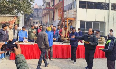 अग्रवाल मित्र मंडल ने किया मकर संक्रांति पर्व पर खिचड़ी प्रसाद वितरण